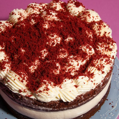 Tarta Red Velvet artesanal entera con frosting de queso – entrega en Madrid